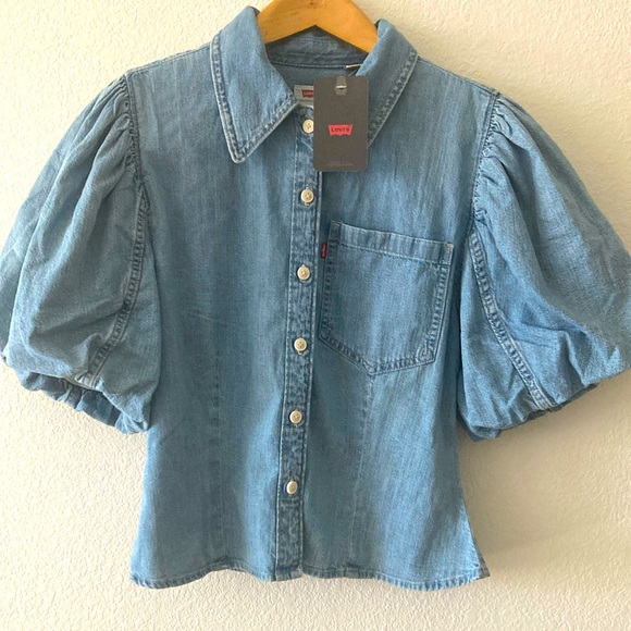 Levi's Tops - Levi’s short sleeve denim button up with balloon sleeves